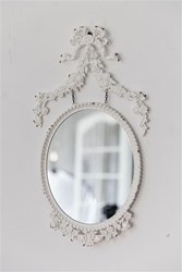 Изображение Зеркало в белой рамке